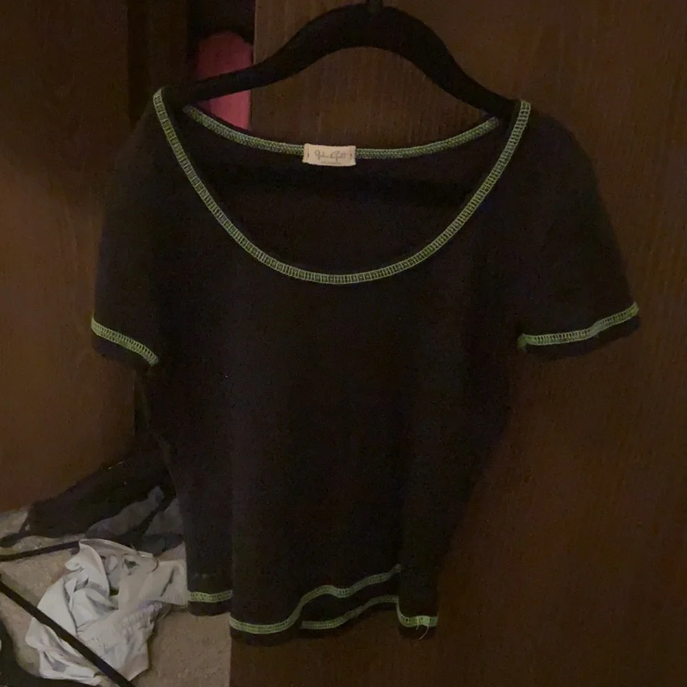 Contrast Stitch Tee - Picture 3 of 5